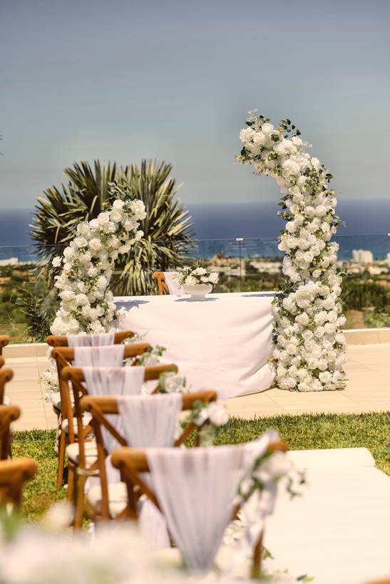 The flower arch above the sea